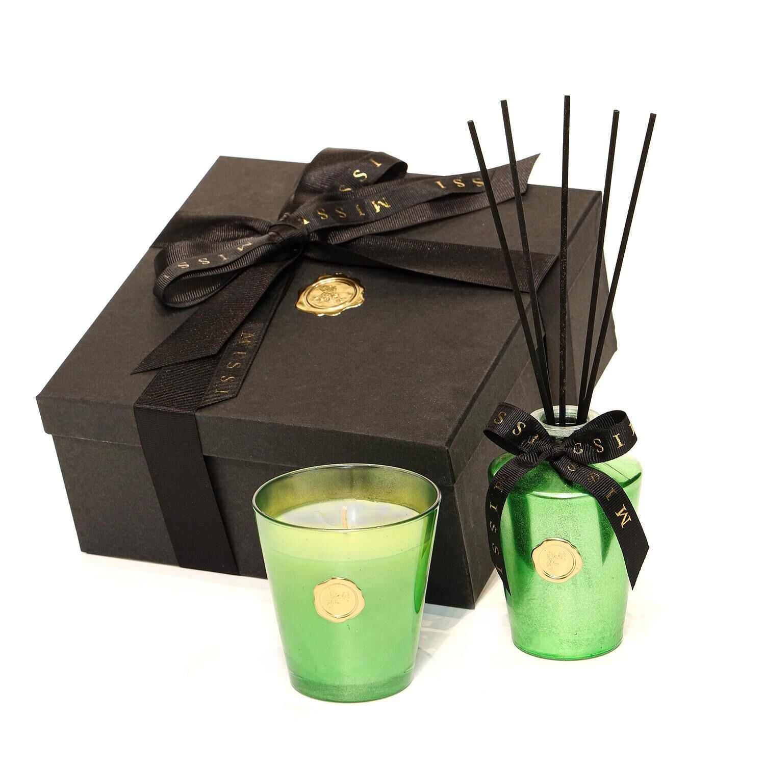 Yılbaşı 130 ml Yeşil Golden Glow Apple& Cinnamon Oda Kokusu Ve Vegan Mum Hediye Seti (Dekoratif Hediye Sıvama Kutulu)