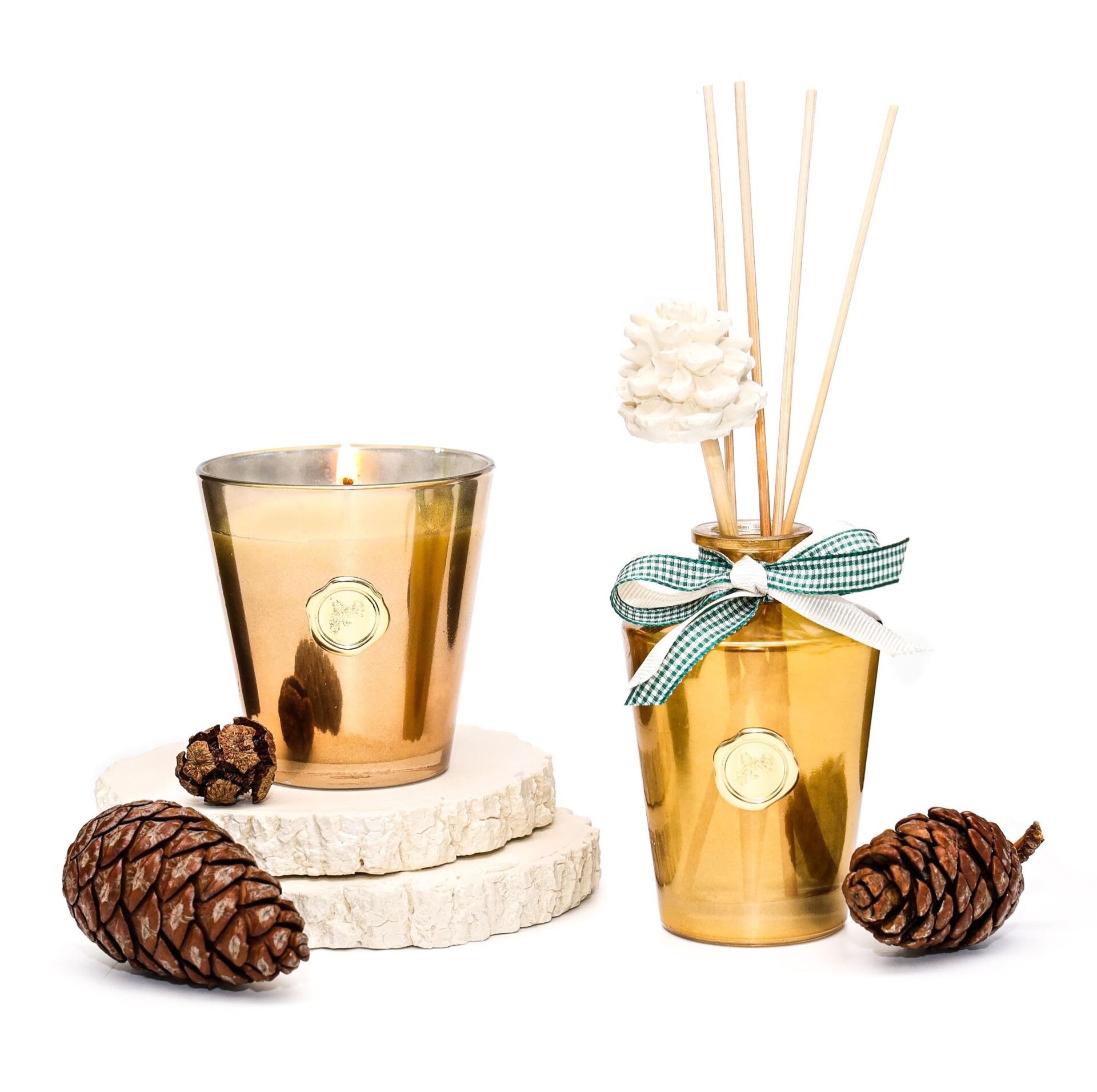 130 ml Golden Glow Gold Şişe Oud-Vanilya Oda Kokusu ve Mumluk Seti