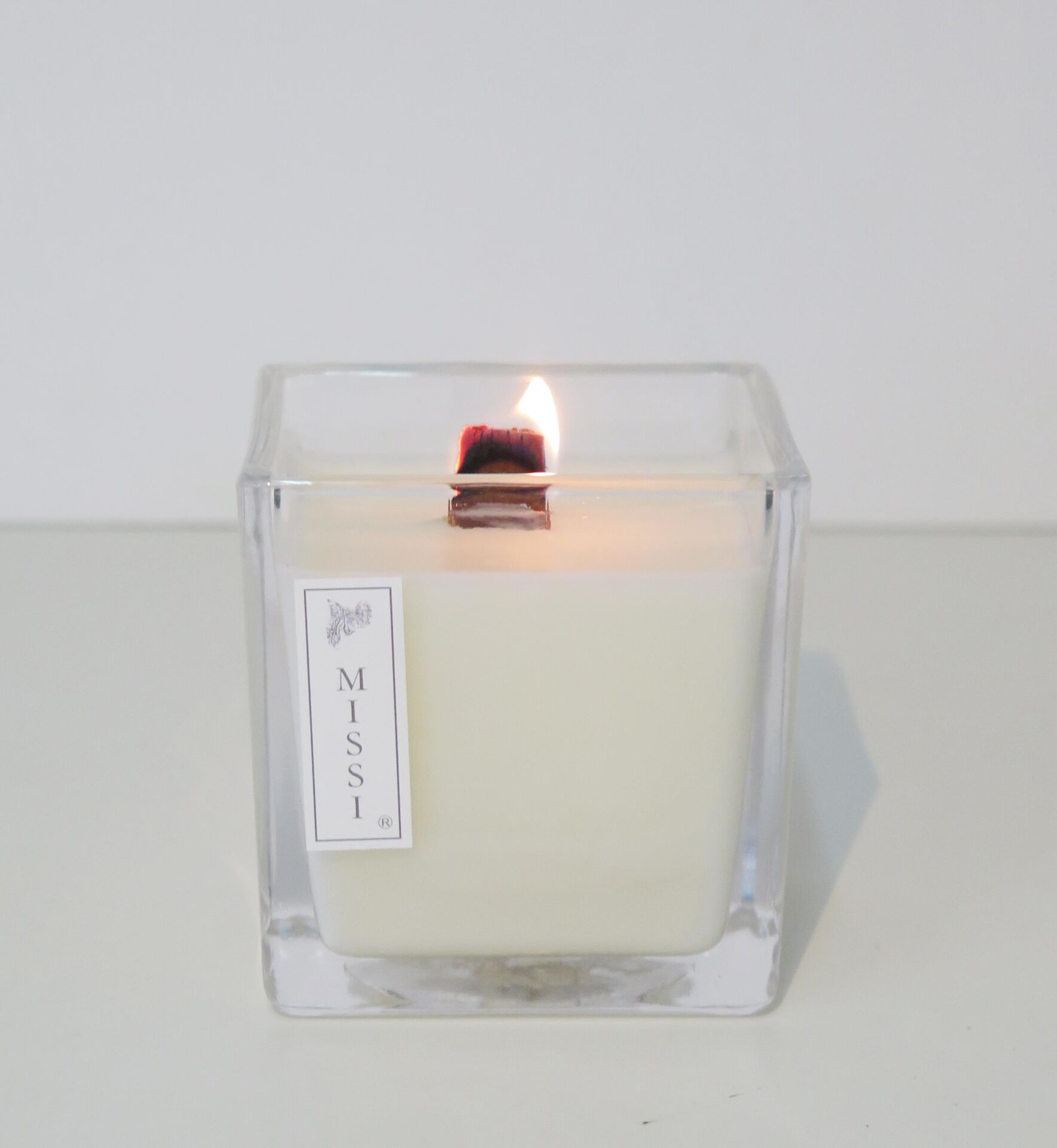 Large Ahşap Fitilli Black Vanilya Vegan Mum (8x8)