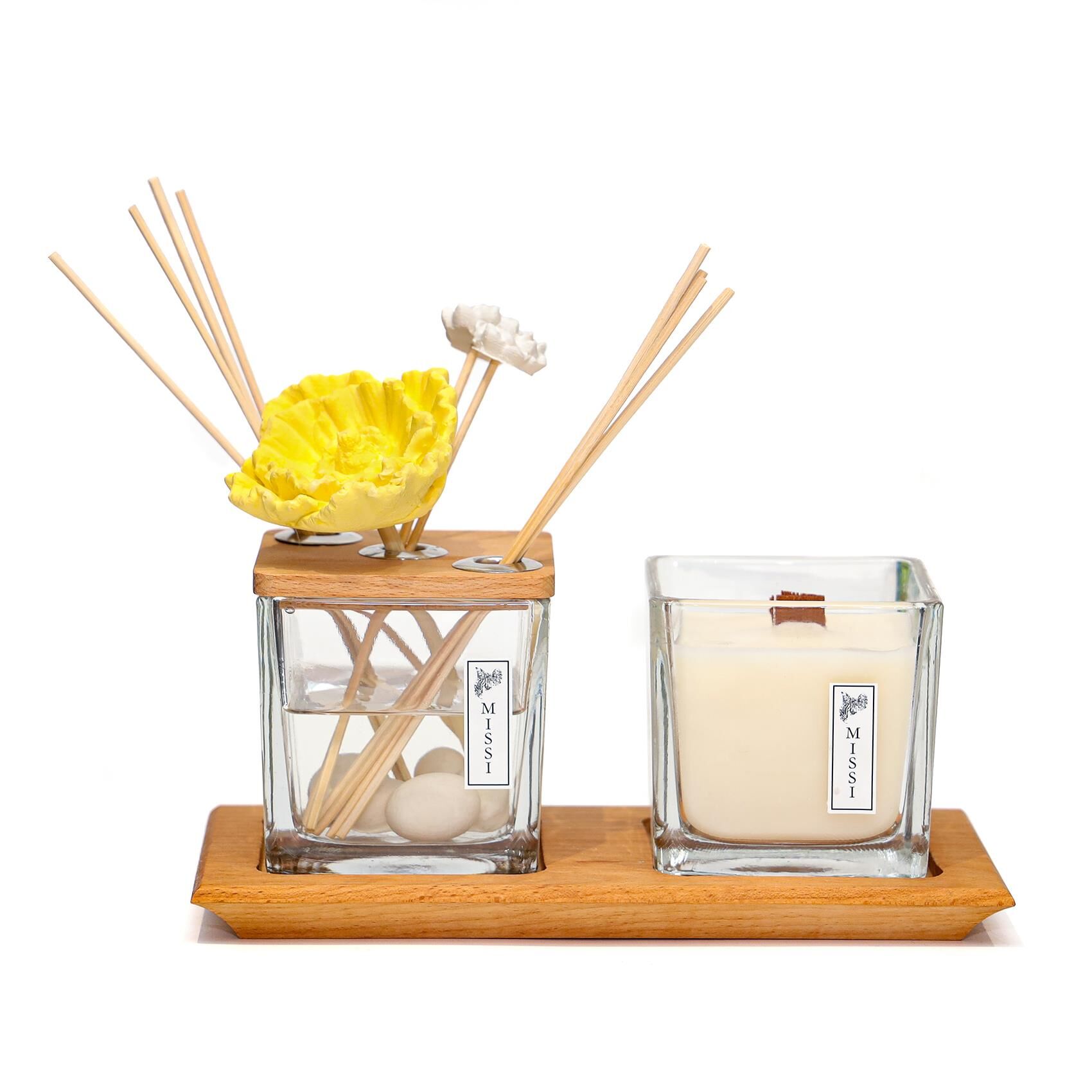 Masif Ahşap Tepsili 250 ml Dekorlu Ahşap Kapaklı Yasemin Sandal Oda Kokusu & Vegan Mum Seti