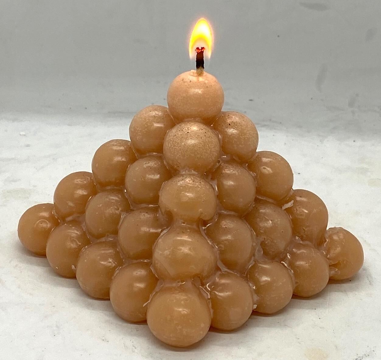 MİSSİ BEJ PİRAMİT BUBBLE MUM