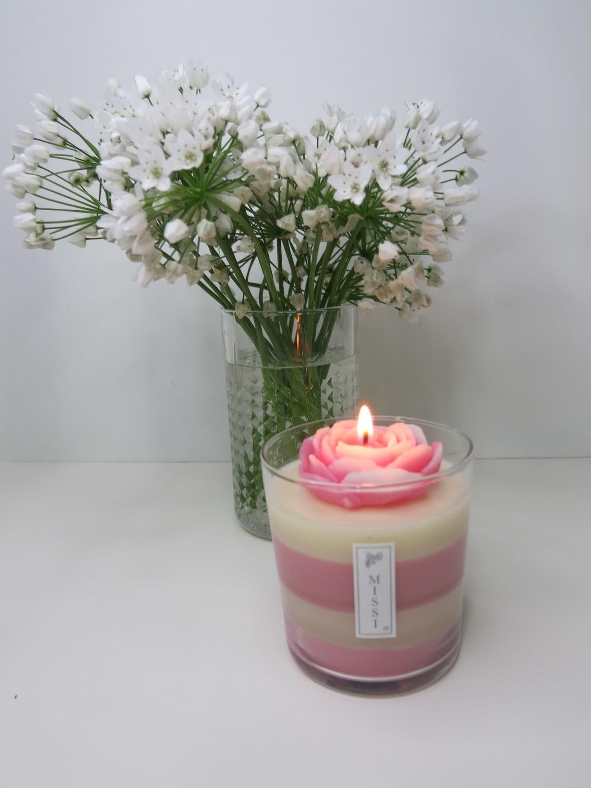 Pembe Çizgili White Rose Kokulu Vegan Mum