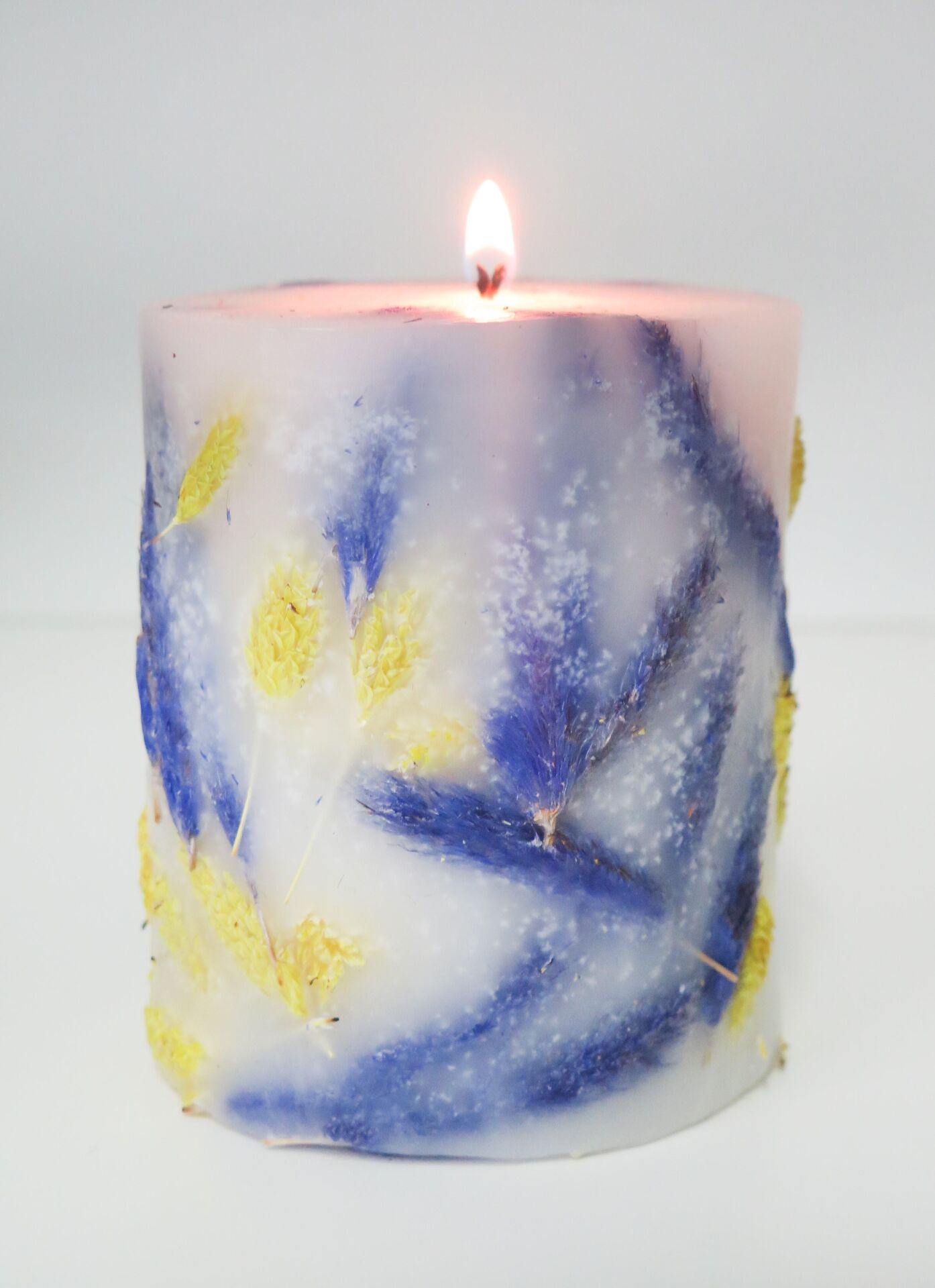 MİSSİ EL YAPIMI DOĞAL BİTKİLİ MOR-SARI MUM (9X11 CM)