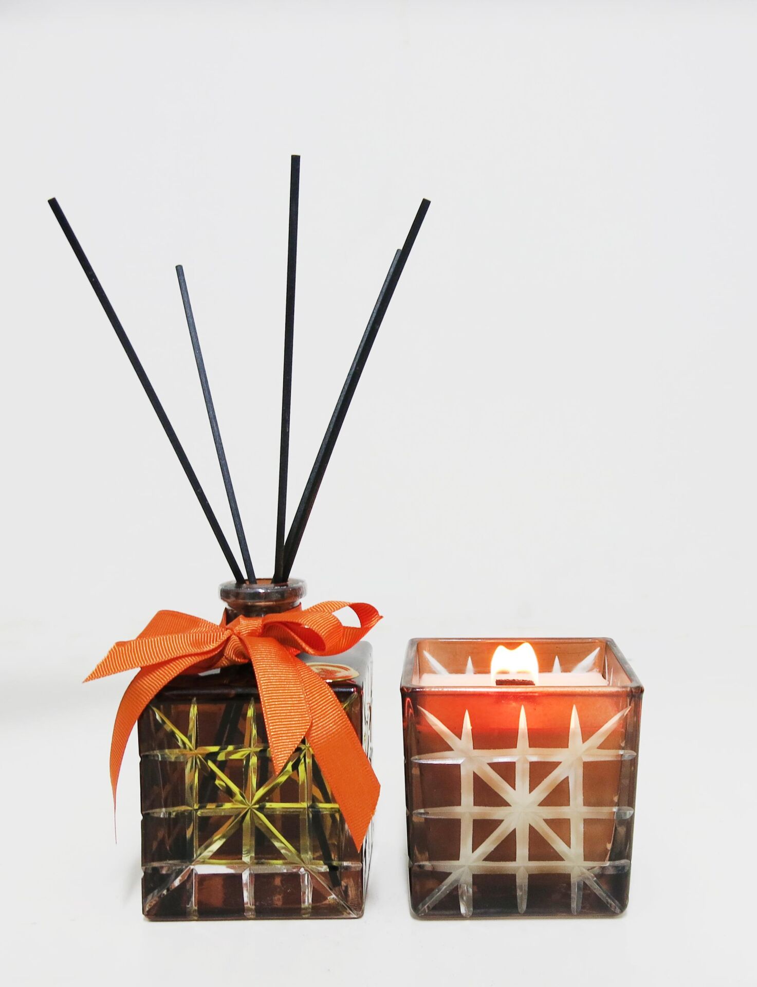 Hint Esintisi 200 ml Kahverengi Kristal Kare Şişe Amber Wood Oda Kokusu Ve Vegan Mum Hediye Seti