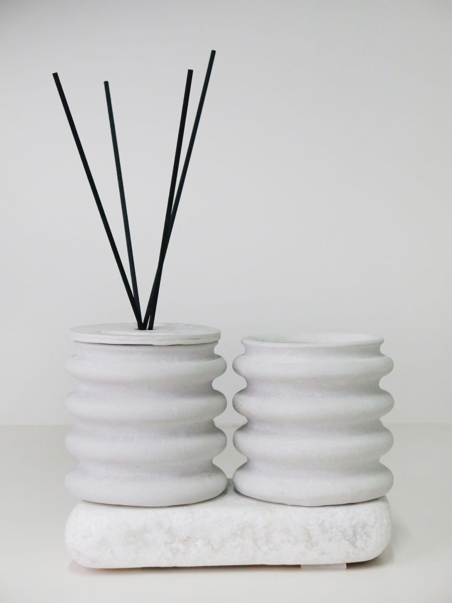 Taştan Dark Amber Gri Spiral Oda Kokusu ve Vegan Mum Seti