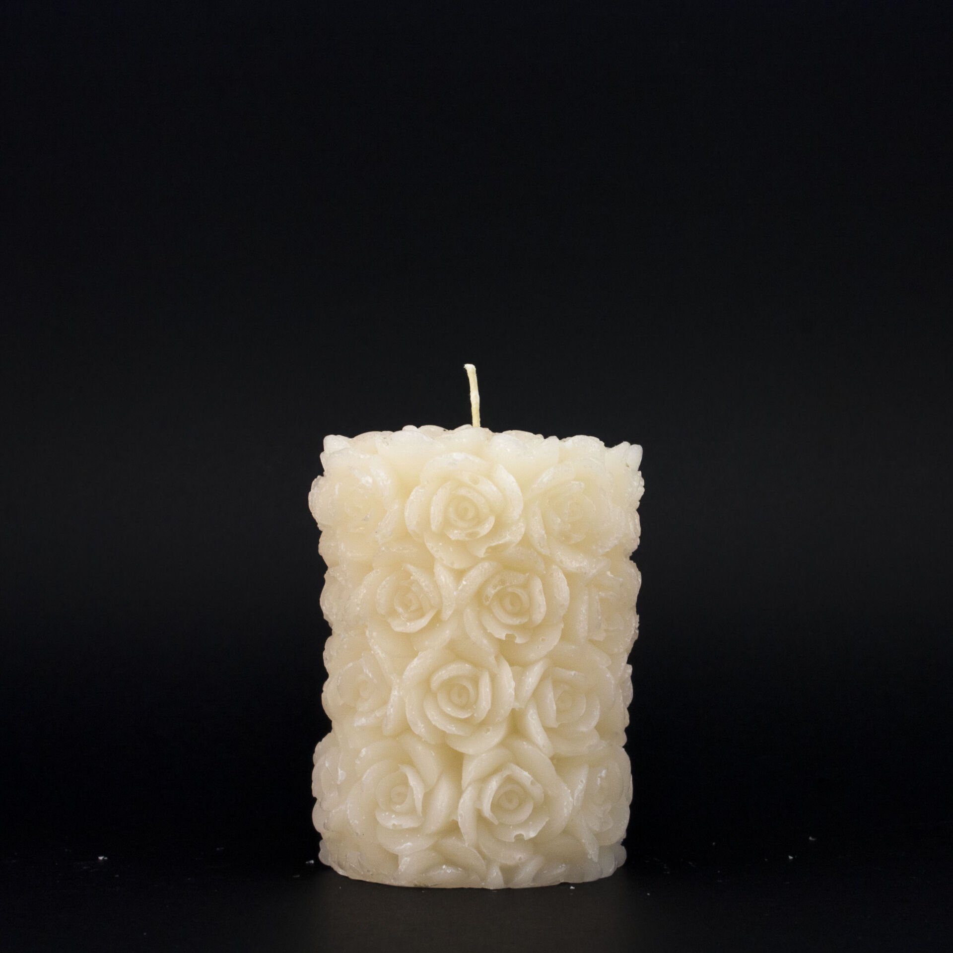 MİSSİ 7X8 GÜL KABARTMALI EKRU MUM