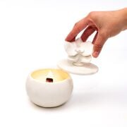 Taştan Seramik içi Ahşap Fitilli White Jasmine Kokulu Çıtırtılı Vegan Mum