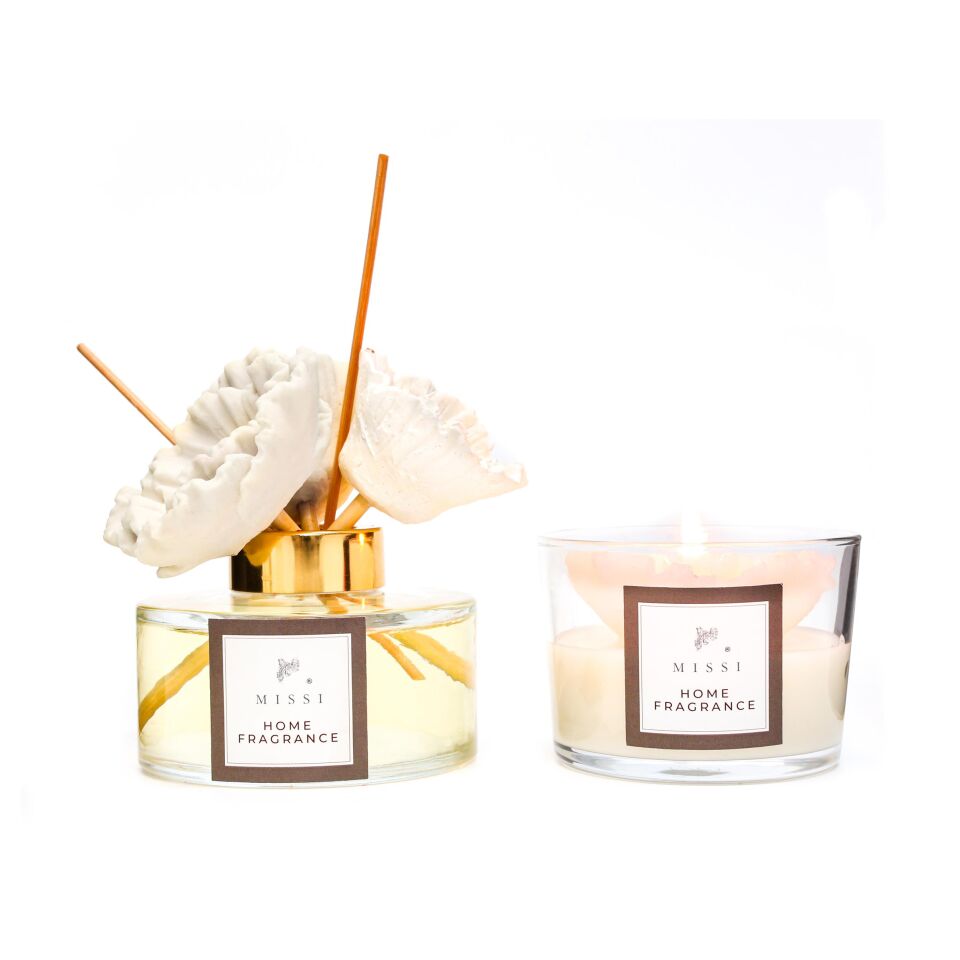 150 ml Black Vanilya Oda Kokusu ve Çiçek Dekorlu Kokulu Vegan Mum Seti