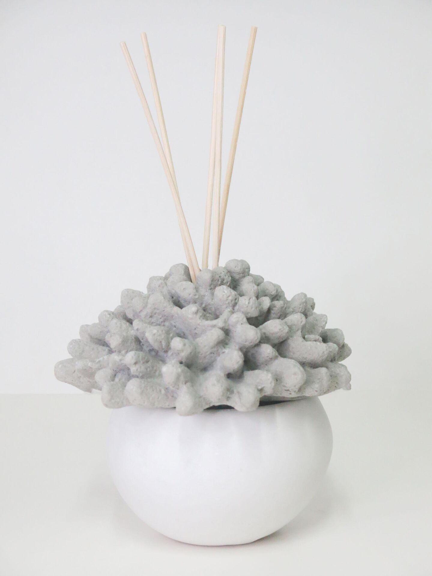 Taştan Seramik 75 ml Gri Mercan Taşlı Black Vanilya Oda Kokusu