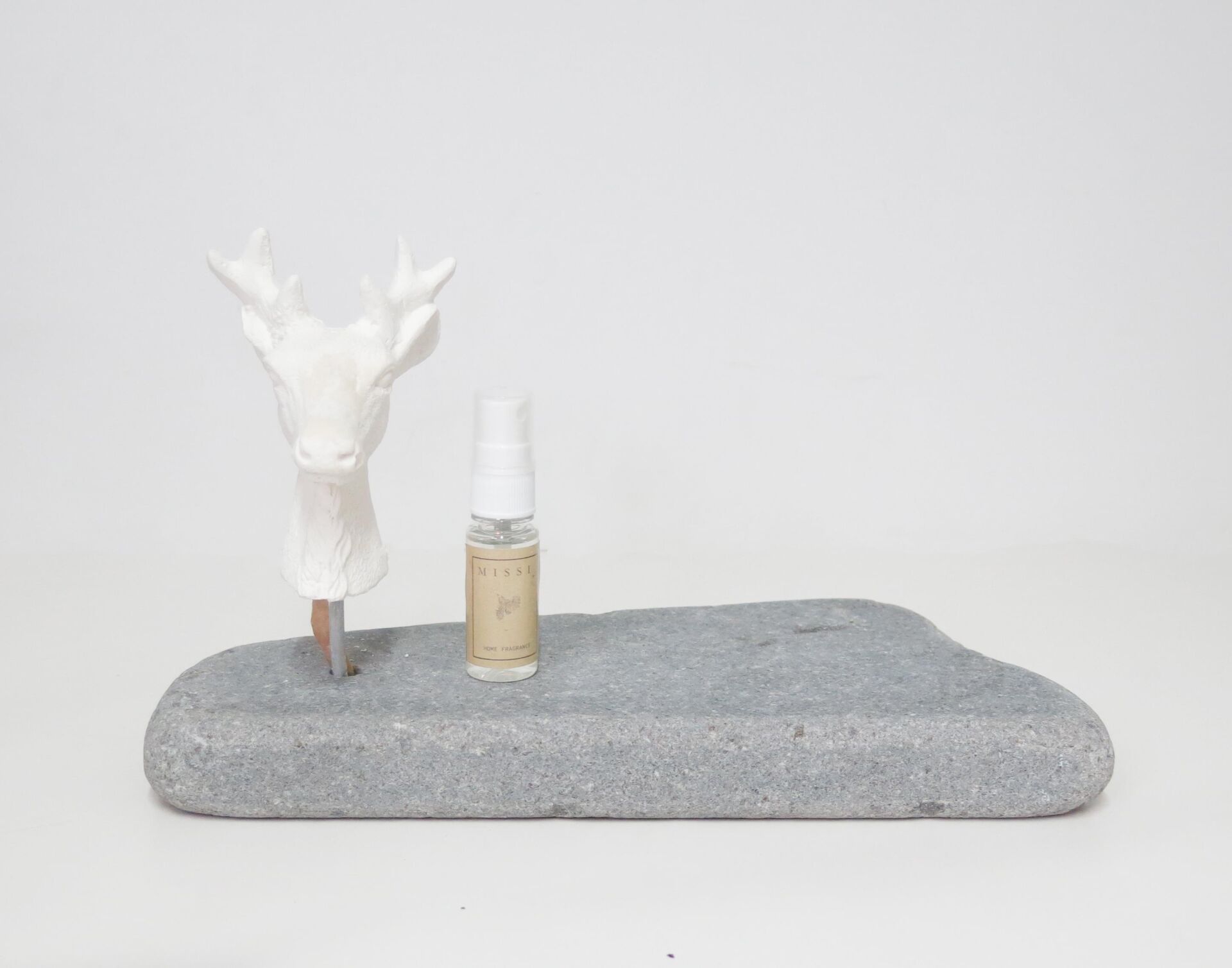 Spice Orange Kokulu Geyik Objeli Naturel Antrasit Mermer Kaide