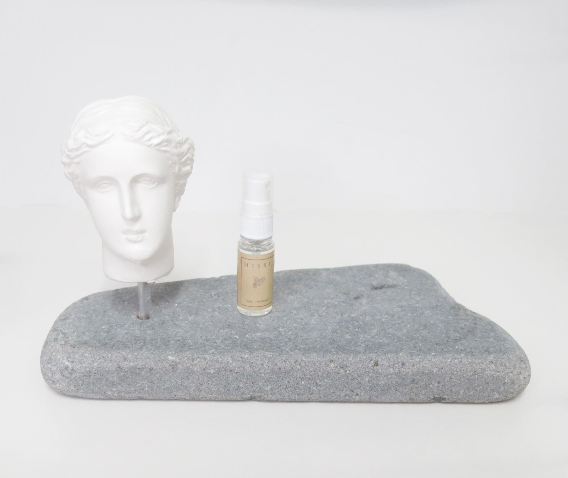 Yasemin Sandal Kokulu Ophelia Objeli Naturel Antrasit Mermer Kaide