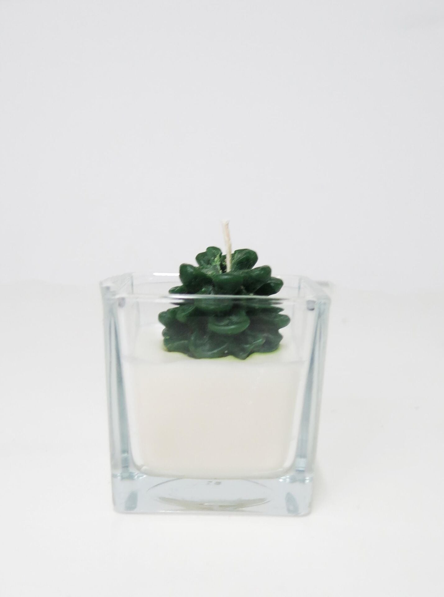 Spice Orange Kokulu Kare Cam Bardak Yeşil Kozalak Dekorlu Vegan Mum