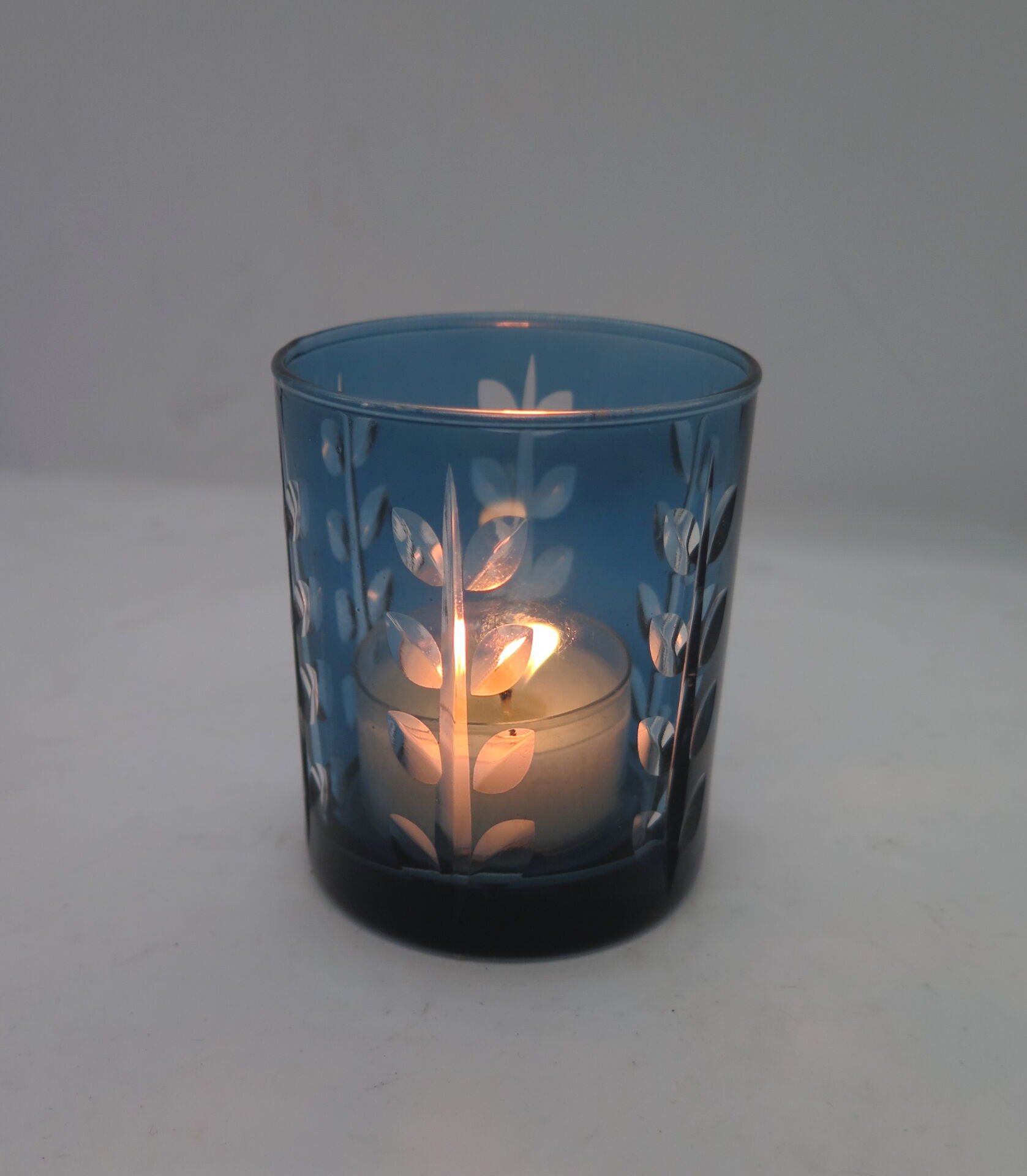 MİSSİ MAVİ KRİSTAL YAPRAK KESME ORTA BOY CAM MUMLUK