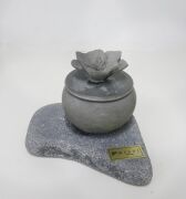 Mermer Kaideli Masaüstü Koyu Gri Çiçek Kapaklı Şömine