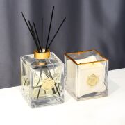 Gold Dekorlu 500 ml Vanilya Sandal Oda Kokusu ve Vegan Kokulu Mum Seti